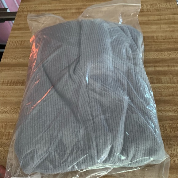 LOOKING TO TRADE!!   CLOUD Fuzzy rib stirrup legging//Large looking for XL - Picture 6 of 6